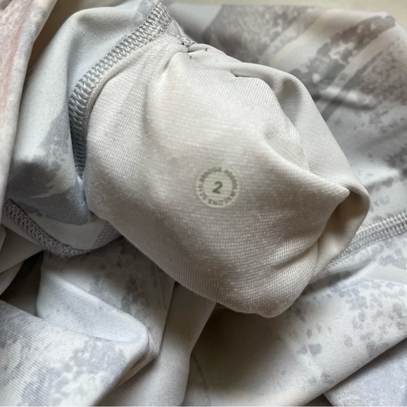 Wunder Under High Rise Tight, Tropical Shadow 25” - Picture 6 of 8